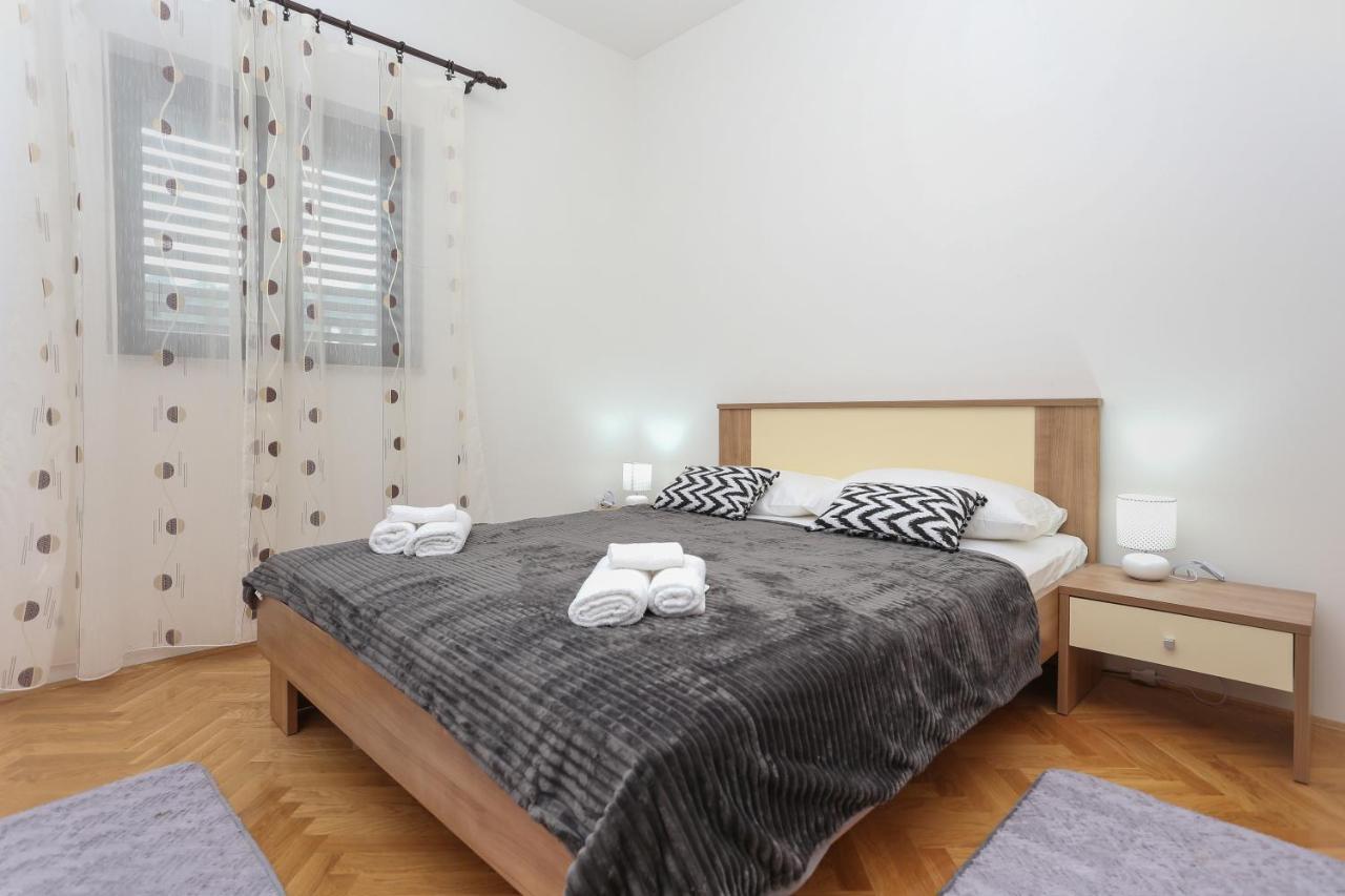 Apartments Marinero Трогір Екстер'єр фото