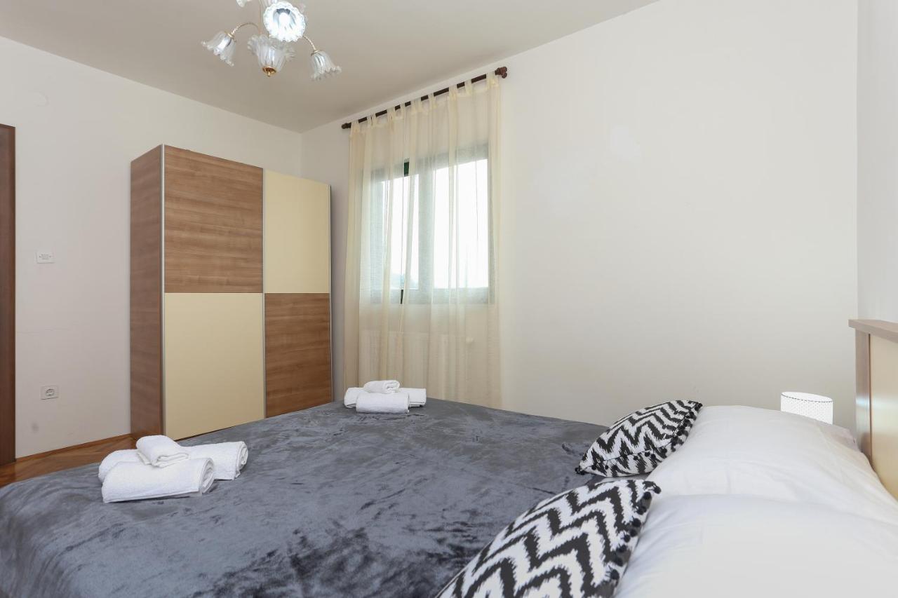 Apartments Marinero Трогір Екстер'єр фото