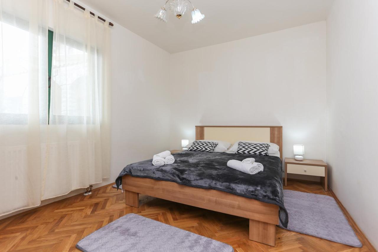 Apartments Marinero Трогір Екстер'єр фото
