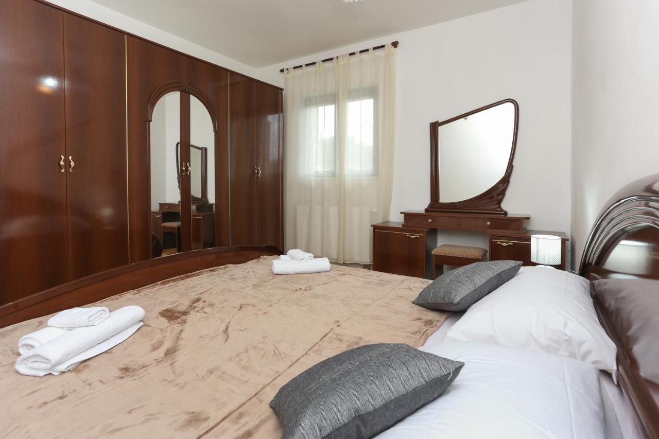 Apartments Marinero Трогір Екстер'єр фото
